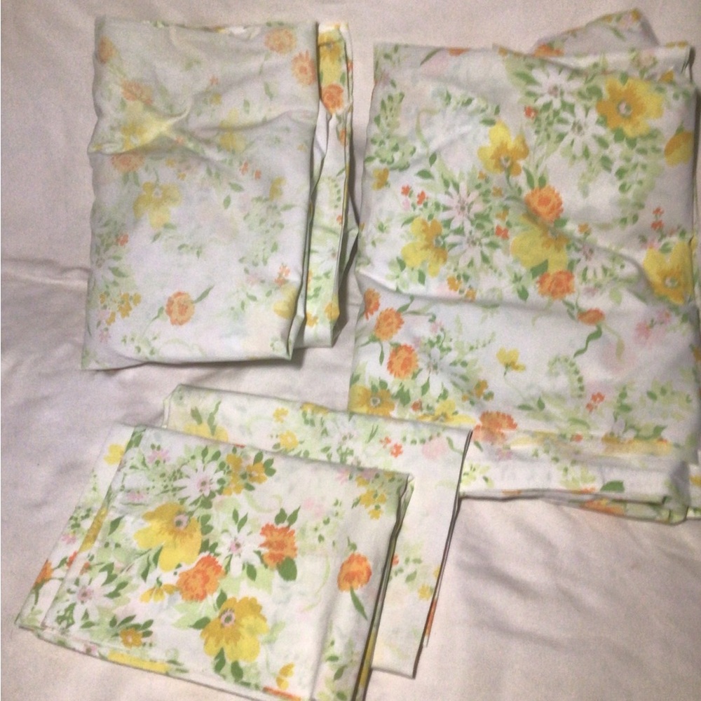 Vintage JCPenney 4 pc Floral Twin Sheet Set No-Iron Percale Yellow Orange Flower